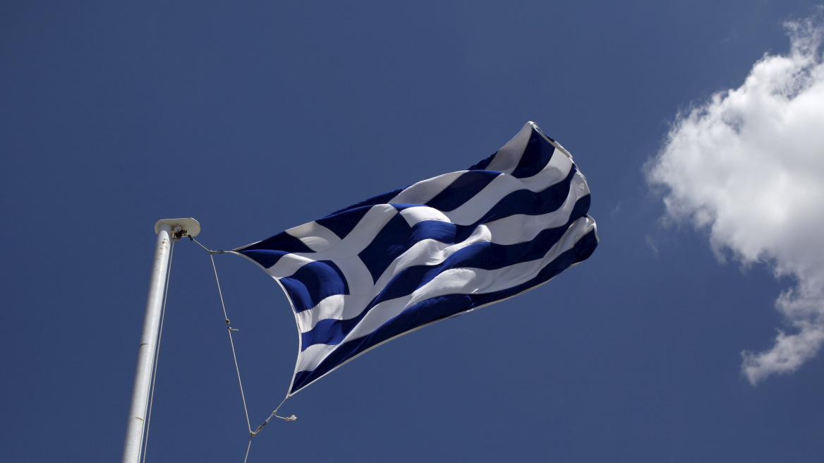 Bloomberg: «Πόρτα» για τις ελληνικές τράπεζες στις αγορές συναλλάγματος